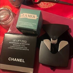 Chanel Black silver massage tool plus La mer travel size